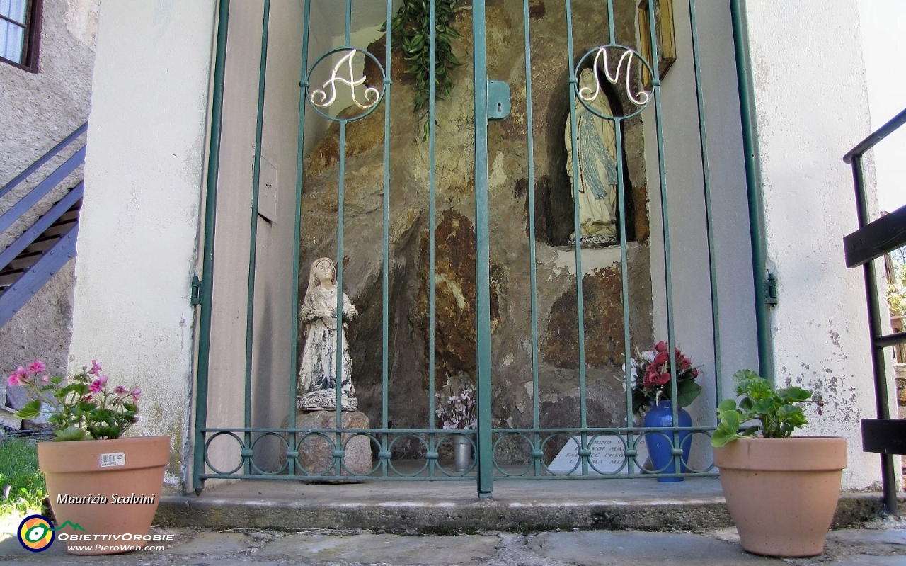 09 Piazzetta di Cornelli, Madonna di Lourdes....JPG